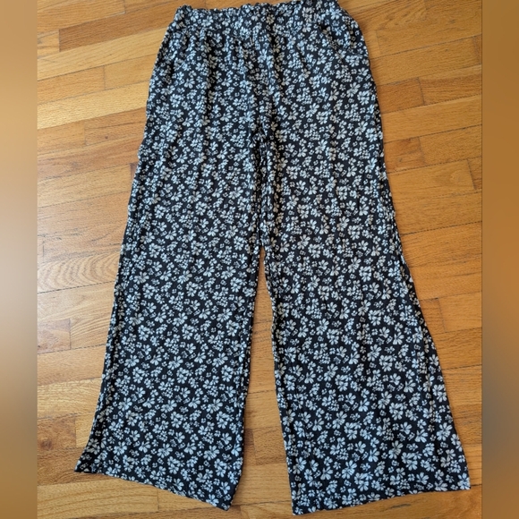 45. Guilty Floral Black and White Women's Pants - Picture 1 of 5